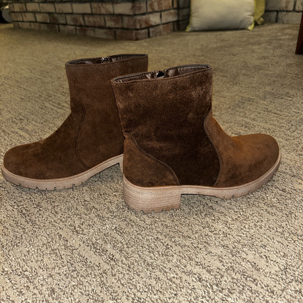 Seven7 Brown Suede Ankle Booties with Side Zip- never worn size 9